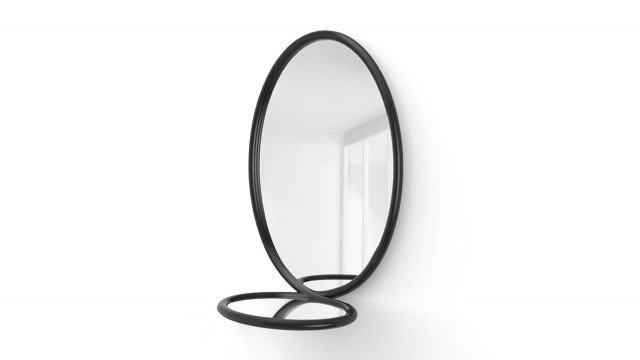 Loop Mirror di Porro è caratterizzato da una morbida cornice in legno che circonda lo specchio ovale e crea una mensola sporgente. Un design visionario e poetico che dà vita a una vera e propria scultura realizzata a mano in grado di creare ipnotici giochi di riflessioni. www.porro.it Loop Mirror di Porro è caratterizzato da una morbida cornice in legno che circonda lo specchio ovale e crea una mensola sporgente. Un design visionario e poetico che dà vita a una vera e propria scultura realizzata a mano in grado di creare ipnotici giochi di riflessioni. www.porro.it