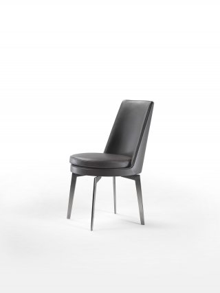 Feel Good di Flexform accosta alle gambe in metallo una struttura in poliuretano rigido e poliuretano espanso. È interamente rivestita in pregiata pelle o tessuto. Il design elegante e la qualità dei materiali la rendono un pezzo senza tempo. Misura L 48 x P 57 x H 85 cm. www.flexform.it Feel Good di Flexform accosta alle gambe in metallo una struttura in poliuretano rigido e poliuretano espanso. È interamente rivestita in pregiata pelle o tessuto. Il design elegante e la qualità dei materiali la rendono un pezzo senza tempo. Misura L 48 x P 57 x H 85 cm. www.flexform.it