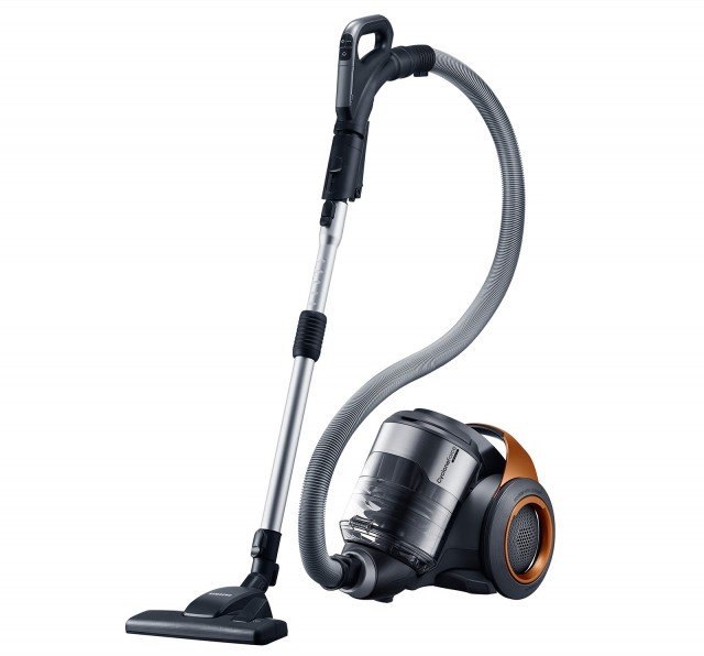 Senza sacco, F700 SmartSwing di Samsung si caratterizza per il corpo girevole indipendente dalle ruote che risponde dolcemente ad ogni gesto senza il minimo sforzo. Grazie alle ruote inclinate, questo potente aspirapolvere garantisce stabilità e controllo su tutti i tipi di superfici, moquette, parquet e laminato. Prezzo 399 euro. www.samsung.it Senza sacco, F700 SmartSwing di Samsung si caratterizza per il corpo girevole indipendente dalle ruote che risponde dolcemente ad ogni gesto senza il minimo sforzo. Grazie alle ruote inclinate, questo potente aspirapolvere garantisce stabilità e controllo su tutti i tipi di superfici, moquette, parquet e laminato. Prezzo 399 euro. www.samsung.it