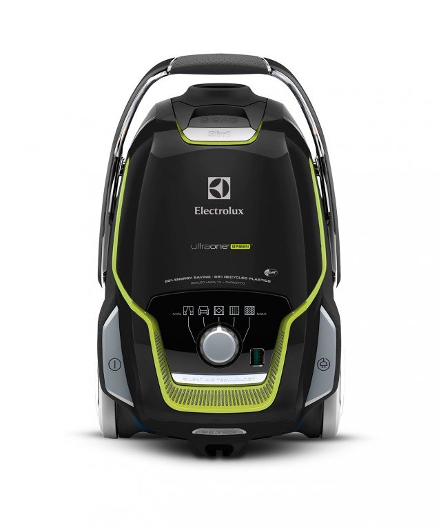 UltraOneGreen di Electrolux garantisce un risparmio energetico del 50%, è senza PVC ed è composto per il 70% da materia plastica riciclata e anche il sacchetto raccogli polvere capiente 5 litri è in materiale biodegradabile. E’ fornito con accessorio 3 in 1 che ha la bocchetta per pulire le fessure e gli imbottiti e il pennello per i mobili. Prezzo 319 euro. www.electrolux.it UltraOneGreen di Electrolux garantisce un risparmio energetico del 50%, è senza PVC ed è composto per il 70% da materia plastica riciclata e anche il sacchetto raccogli polvere capiente 5 litri è in materiale biodegradabile. E’ fornito con accessorio 3 in 1 che ha la bocchetta per pulire le fessure e gli imbottiti e il pennello per i mobili. Prezzo 319 euro. www.electrolux.it