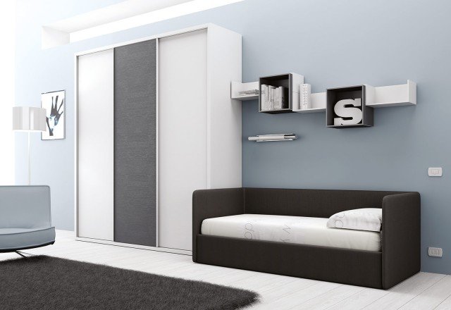 Ante scorrevoli con spesse cornici per Frame di Moretti Compact disponibili nella versione legno o laccata in tante varianti di colore. Un armadio sobrio e lineare ideale non solo per le camerette dei ragazzi: l’ampio spazio all’interno può essere organizzato in base alle esigenze del cliente. www.moretticompact.it Ante scorrevoli con spesse cornici per Frame di Moretti Compact disponibili nella versione legno o laccata in tante varianti di colore. Un armadio sobrio e lineare ideale non solo per le camerette dei ragazzi: l’ampio spazio all’interno può essere organizzato in base alle esigenze del cliente. www.moretticompact.it