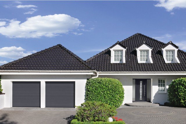 Il portone da garage<strong> RenoMatic 2014</strong> (prezzo consigliato a partire da 999 euro) e la porta d'ingresso<strong> RenoDoor Plus 2014 di Hörmann</strong> garantiscono sicurezza e coibentazione termica. Prezzo consigliato a partire da 1.549 euro. <strong>www.hormann.it</strong> Il portone da garage<strong> RenoMatic 2014</strong> (prezzo consigliato a partire da 999 euro) e la porta d'ingresso<strong> RenoDoor Plus 2014 di Hörmann</strong> garantiscono sicurezza e coibentazione termica. Prezzo consigliato a partire da 1.549 euro. <strong>www.hormann.it</strong>