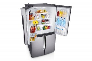 1- Il frigorifero 4Porte T9000 di Samsung offre circa 900 litri di capacità, spazi molto ampi e grande flessibilità interna. La parte inferiore è caratterizzata da due colonne freezer, di cui una può essere trasformata in frigorifero. In classe A++, ha sistema Cool Select Plus che offre quattro livelli di temperatura pre-impostati, gestibili direttamente dal display del frigorifero per scegliere facilmente la modalità più adatta. Misura L 90,8 x P 93,9 x H 185 cm. Prezzo 3.499 euro. www.samsung.it 1- Il frigorifero 4Porte T9000 di Samsung offre circa 900 litri di capacità, spazi molto ampi e grande flessibilità interna. La parte inferiore è caratterizzata da due colonne freezer, di cui una può essere trasformata in frigorifero. In classe A++, ha sistema Cool Select Plus che offre quattro livelli di temperatura pre-impostati, gestibili direttamente dal display del frigorifero per scegliere facilmente la modalità più adatta. Misura L 90,8 x P 93,9 x H 185 cm. Prezzo 3.499 euro. www.samsung.it