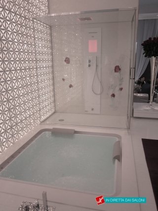 Vasca a pavimento e doccia di Hafro Vasca a pavimento e doccia di Hafro