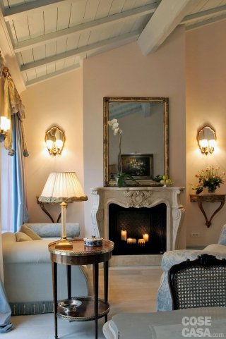 casa-a-murgia-soggiorno-camino