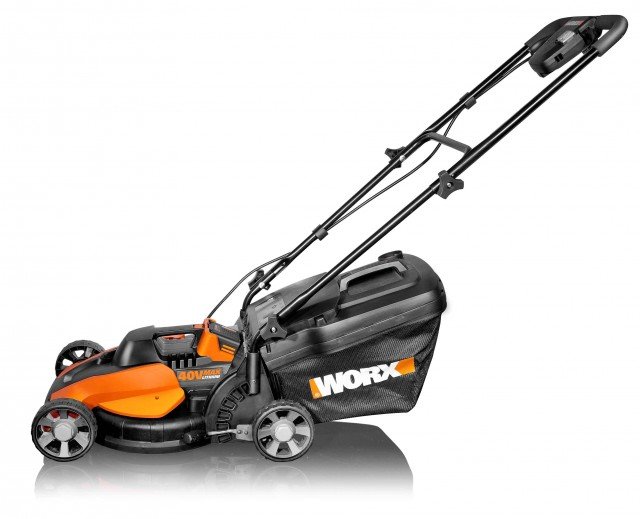 Il rasaerba Worx WG776E è molto silenzioso, leggero e ha manubrio pieghevole. La batteria al litio da 40V taglia fino a 300 mq con una carica. Costa 364,78 euro di Worx distrib. da Fiaba - www.fiaba.net Il rasaerba Worx WG776E è molto silenzioso, leggero e ha manubrio pieghevole. La batteria al litio da 40V taglia fino a 300 mq con una carica. Costa 364,78 euro di Worx distrib. da Fiaba - www.fiaba.net