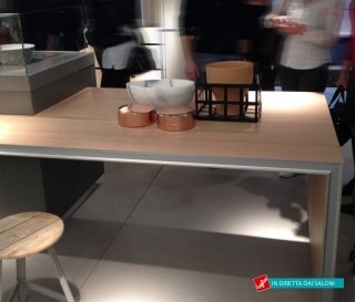 Cucina Evolution di Ernestomeda con tavolo che rientra nel bancone