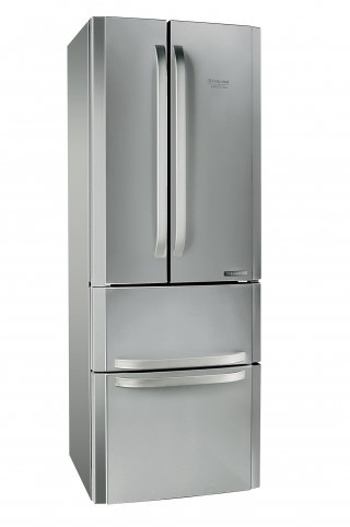Quadrio E4D AAA XC di Hotpoint-Ariston è un frigorifero con 4 porte,con lunghe maniglie in acciaio, disegno asimmetrico e spazio in abbondanza fino a 470 litri di capacità. E’ dotato di verduriera grande e pratica da aprire e chiudere, che salvaguardia la freschezza di frutta e ortaggi proteggendoli dal raffreddamento diretto. In classe d’efficienza energetica A++, ha freezer con due cassetti indipendenti. Misura L 70 x P 76 x H 195,5 cm. Prezzo 1.049. www.hotpoint-ariston.it Quadrio E4D AAA XC di Hotpoint-Ariston è un frigorifero con 4 porte,con lunghe maniglie in acciaio, disegno asimmetrico e spazio in abbondanza fino a 470 litri di capacità. E’ dotato di verduriera grande e pratica da aprire e chiudere, che salvaguardia la freschezza di frutta e ortaggi proteggendoli dal raffreddamento diretto. In classe d’efficienza energetica A++, ha freezer con due cassetti indipendenti. Misura L 70 x P 76 x H 195,5 cm. Prezzo 1.049. www.hotpoint-ariston.it
