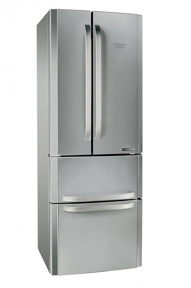 Quadrio E4D AAA XC di Hotpoint-Ariston è un frigorifero con 4 porte,con lunghe maniglie in acciaio, disegno asimmetrico e spazio in abbondanza fino a 470 litri di capacità. E’ dotato di verduriera grande e pratica da aprire e chiudere, che salvaguardia la freschezza di frutta e ortaggi proteggendoli dal raffreddamento diretto. In classe d’efficienza energetica A++, ha freezer con due cassetti indipendenti. Misura L 70 x P 76 x H 195,5 cm. Prezzo 1.049. www.hotpoint-ariston.it Quadrio E4D AAA XC di Hotpoint-Ariston è un frigorifero con 4 porte,con lunghe maniglie in acciaio, disegno asimmetrico e spazio in abbondanza fino a 470 litri di capacità. E’ dotato di verduriera grande e pratica da aprire e chiudere, che salvaguardia la freschezza di frutta e ortaggi proteggendoli dal raffreddamento diretto. In classe d’efficienza energetica A++, ha freezer con due cassetti indipendenti. Misura L 70 x P 76 x H 195,5 cm. Prezzo 1.049. www.hotpoint-ariston.it