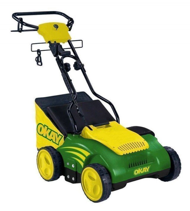 Lo scarificatore elettrico VE 3909 ha potenza di 1.600 watt e larghezza di taglio di 39 cm. La capacità del cesto è di 40 litri. Costa 199,95 euro di Okay Tuttogiardino - www.tutto-giardino.it Lo scarificatore elettrico VE 3909 ha potenza di 1.600 watt e larghezza di taglio di 39 cm. La capacità del cesto è di 40 litri. Costa 199,95 euro di Okay Tuttogiardino - www.tutto-giardino.it