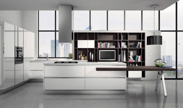 . Un’isola dotata di zona fuochi e di un grande tavolo da pranzo a penisola per Bella di Aran Cucine, il modello con le ante in Mdf laccate bianco lucido e lo zoccolo in Pvc color alluminio. Alle spalle trova posto la libreria con gli schienali in laminato nella finitura cedro caffè che crea continuità con il living. Un modulo base con anta laccata lucida e gola da 60 cm, prezzo 192 euro. www.arancucine.it . Un’isola dotata di zona fuochi e di un grande tavolo da pranzo a penisola per Bella di Aran Cucine, il modello con le ante in Mdf laccate bianco lucido e lo zoccolo in Pvc color alluminio. Alle spalle trova posto la libreria con gli schienali in laminato nella finitura cedro caffè che crea continuità con il living. Un modulo base con anta laccata lucida e gola da 60 cm, prezzo 192 euro. www.arancucine.it