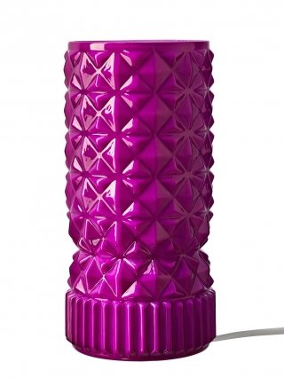 Un pezzo unico Vanadin di Ikea: il diffusore infatti è in vetro soffiato a bocca come una volta. Sta bene sia sul comodino sia su un tavolino in salotto. Misura Ø 11 x H 25 cm. Prezzo 14,99 euro. www.ikea.it Un pezzo unico Vanadin di Ikea: il diffusore infatti è in vetro soffiato a bocca come una volta. Sta bene sia sul comodino sia su un tavolino in salotto. Misura Ø 11 x H 25 cm. Prezzo 14,99 euro. www.ikea.it