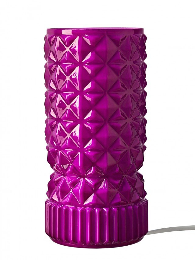 Un pezzo unico Vanadin di Ikea: il diffusore infatti è in vetro soffiato a bocca come una volta. Sta bene sia sul comodino sia su un tavolino in salotto. Misura Ø 11 x H 25 cm. Prezzo 14,99 euro. www.ikea.it Un pezzo unico Vanadin di Ikea: il diffusore infatti è in vetro soffiato a bocca come una volta. Sta bene sia sul comodino sia su un tavolino in salotto. Misura Ø 11 x H 25 cm. Prezzo 14,99 euro. www.ikea.it