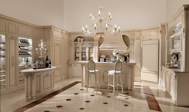 . Semplicemente principesca Immagina di Martini Mobili, il modello dotato di una zona per l’esposizione e la degustazione dei vini con illuminazione a Led, cassetti rivestiti in pelle e un’isola d’appoggio dedicata. Le ante sono in rovere con una finitura laccata patinata con dettagli oro a pennello, il top è in granito Vanilla Gold, le maniglie sono impreziosite da una finitura dorata; a fianco della cappa ci sono delle colonnine apribili. Prezzo su richiesta. www.martinimobili.it . Semplicemente principesca Immagina di Martini Mobili, il modello dotato di una zona per l’esposizione e la degustazione dei vini con illuminazione a Led, cassetti rivestiti in pelle e un’isola d’appoggio dedicata. Le ante sono in rovere con una finitura laccata patinata con dettagli oro a pennello, il top è in granito Vanilla Gold, le maniglie sono impreziosite da una finitura dorata; a fianco della cappa ci sono delle colonnine apribili. Prezzo su richiesta. www.martinimobili.it
