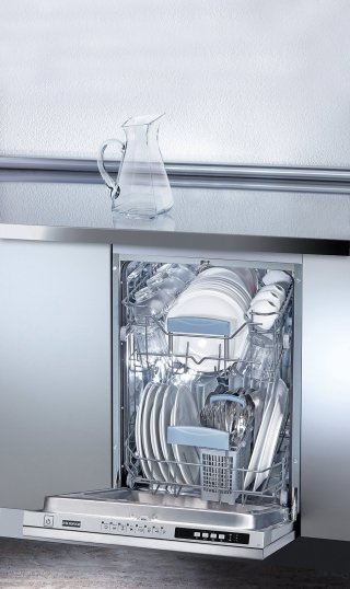 Lava fino a 10 coperti la lavastoviglie compatta da incasso con programmatore elettronico e 8 programmi. In classe di efficienza energetica A+, dispone di tasto 3 in 1. Misura L 44,8 x P 57 x H 86,8 cm. Costa 1.109,60 euro FDW 410 E8P A+ di Franke, www.franke.com Lava fino a 10 coperti la lavastoviglie compatta da incasso con programmatore elettronico e 8 programmi. In classe di efficienza energetica A+, dispone di tasto 3 in 1. Misura L 44,8 x P 57 x H 86,8 cm. Costa 1.109,60 euro FDW 410 E8P A+ di Franke, www.franke.com