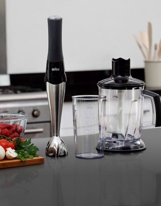 Il minipimer Multiquick 7 Cordless MR 740 CC di Braun (160 euro) cordless frulla e trita ogni tipo di alimento, anche il ghiaccio, grazie all’apposito accessorio. www.braunhousehold.com/it Il minipimer Multiquick 7 Cordless MR 740 CC di Braun (160 euro) cordless frulla e trita ogni tipo di alimento, anche il ghiaccio, grazie all’apposito accessorio. www.braunhousehold.com/it