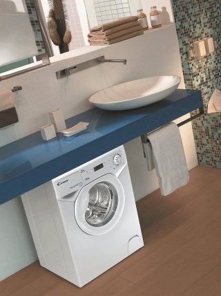 Lava fino a 4 kg di bucato la lavatrice compatta in classe A+ con centrifuga massima 1.000 giri. Dispone di programmi speciali giornalieri rapidi costa 499 euro Aquamatic di Candy, www.candy.it Lava fino a 4 kg di bucato la lavatrice compatta in classe A+ con centrifuga massima 1.000 giri. Dispone di programmi speciali giornalieri rapidi costa 499 euro Aquamatic di Candy, www.candy.it