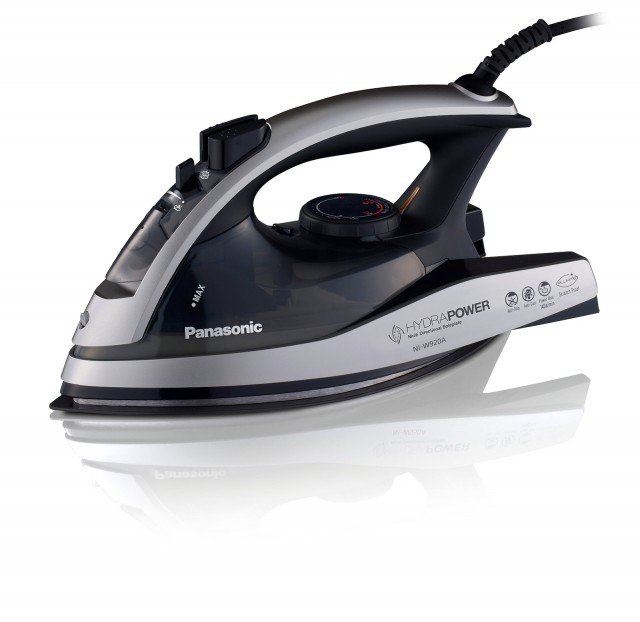 Riduce i tempi di stiratura il ferro con punta da entrambi i lati dotato di triplo sistema di pulizia integrato per il serbatoio; costa 79,99 euro NI-W920A 360° Quick di Panasonic, www.panasonic.com/it Riduce i tempi di stiratura il ferro con punta da entrambi i lati dotato di triplo sistema di pulizia integrato per il serbatoio; costa 79,99 euro NI-W920A 360° Quick di Panasonic, www.panasonic.com/it