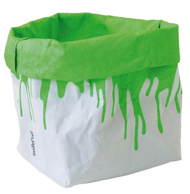 Sacchetto/contenitore di Essent'ial realizzato in fibra di cellulosa, decorato da una colata di vernice; lavabile in lavatrice a basse temperature, misura L 21 x P 14 x 30 H cm. Prezzo 18 euro. www.essent-ial.com Sacchetto/contenitore di Essent'ial realizzato in fibra di cellulosa, decorato da una colata di vernice; lavabile in lavatrice a basse temperature, misura L 21 x P 14 x 30 H cm. Prezzo 18 euro. www.essent-ial.com