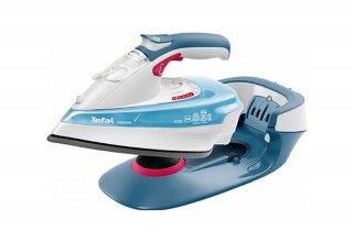 Senza filo e con base ergonomica, il ferro Freemove FV9910 di Tefal (prezzo 110 euro) permette un libero movimento intorno all’asse da stiro e si ricarica rapidamente durante le pause. www.tefal.it Senza filo e con base ergonomica, il ferro Freemove FV9910 di Tefal (prezzo 110 euro) permette un libero movimento intorno all’asse da stiro e si ricarica rapidamente durante le pause. www.tefal.it
