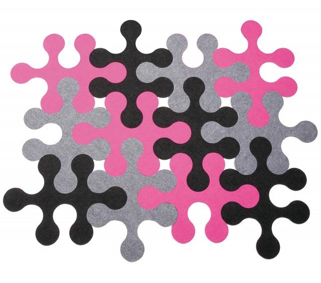 Personalizzabile all'infinito, il tappeto in 100% feltro riciclato è composto da 24 pezzi: 8 fucsia, 8 grigio antracite e 8 grigio chiaro, ognuno dei quali misura L 57,5 x P 42 x spessore 0,6 cm; costa 478 euro Molécules di Corbeille www.madeindesign.it Personalizzabile all'infinito, il tappeto in 100% feltro riciclato è composto da 24 pezzi: 8 fucsia, 8 grigio antracite e 8 grigio chiaro, ognuno dei quali misura L 57,5 x P 42 x spessore 0,6 cm; costa 478 euro Molécules di Corbeille www.madeindesign.it