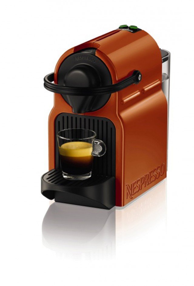 Inissia di Nespresso Krups occupa solo 12 centimetri di larghezza e poco più di 30 di profondità. Nonostante le dimensioni ridotte, ha capacità del serbatoio da 0,7 litri e contenitore da massimo per 11 capsule. Si riscalda velocemente in 25 secondi, ha spegnimento automatico dopo 9 minuti, consente la programmazione della quantità di caffè e è dotata di un pratico sistema di inserimento della capsula. E’ fornita con 16 capsule. Prezzo 99 euro. www.krups.it www.nespresso.com Inissia di Nespresso Krups occupa solo 12 centimetri di larghezza e poco più di 30 di profondità. Nonostante le dimensioni ridotte, ha capacità del serbatoio da 0,7 litri e contenitore da massimo per 11 capsule. Si riscalda velocemente in 25 secondi, ha spegnimento automatico dopo 9 minuti, consente la programmazione della quantità di caffè e è dotata di un pratico sistema di inserimento della capsula. E’ fornita con 16 capsule. Prezzo 99 euro. www.krups.it www.nespresso.com
