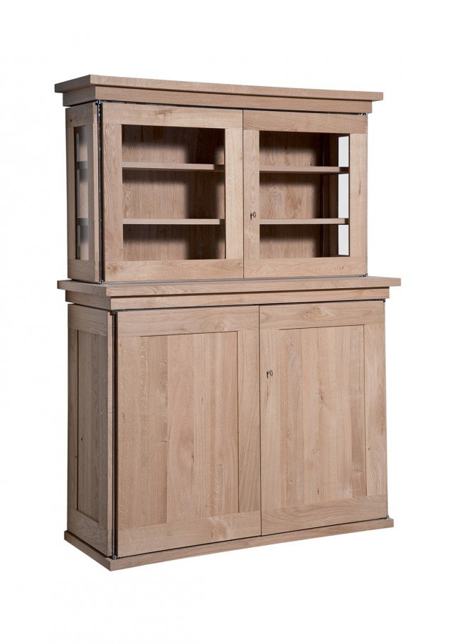 Sette grandi maestri del design italiano, Andrea Branzi, Cini Boeri, Paolo Campagnol, Michele De Lucchi, Dante Donegani e Giovanni Lauda, Paolo Rizzatto hanno contribuito al progetto ADD MORE di Veneta Cucine, disegnando oggetti interpreti del legame tra design e artigianalità. Fra questi la Credenza di Michele De Lucchi evocativa del concetto di "cucina destrutturata". La credenza coniuga la raffinatezza delle finiture cromate con la matericità del legno, rendendo un prodotto che appartiene alla nostra tradizione un oggetto di grande contemporaneità. Si tratta di un elemento unico in grado di ospitare tutto ciò che serve in cucina, grazie alla grande flessibilità dei ripiani in legno e marmo estraibili. È disponibile in vari misure. Realizzata in due varianti con ante il legno massiccio lavorate a mano o in vetro trasparente. ADD MORE è il nuovo catalogo che raccoglie la gamma di complementi d'arredo, che attraversa il mondo della cucina definendo tendenze e scenari. Fa parte del progetto ADD MORE anche in contest MAKE MORE. Sette grandi maestri del design italiano, Andrea Branzi, Cini Boeri, Paolo Campagnol, Michele De Lucchi, Dante Donegani e Giovanni Lauda, Paolo Rizzatto hanno contribuito al progetto ADD MORE di Veneta Cucine, disegnando oggetti interpreti del legame tra design e artigianalità. Fra questi la Credenza di Michele De Lucchi evocativa del concetto di "cucina destrutturata". La credenza coniuga la raffinatezza delle finiture cromate con la matericità del legno, rendendo un prodotto che appartiene alla nostra tradizione un oggetto di grande contemporaneità. Si tratta di un elemento unico in grado di ospitare tutto ciò che serve in cucina, grazie alla grande flessibilità dei ripiani in legno e marmo estraibili. È disponibile in vari misure. Realizzata in due varianti con ante il legno massiccio lavorate a mano o in vetro trasparente. ADD MORE è il nuovo catalogo che raccoglie la gamma di complementi d'arredo, che attraversa il mondo della cucina definendo tendenze e scenari. Fa parte del progetto ADD MORE anche in contest MAKE MORE.