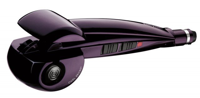 Curl Secret di BaByliss permette di arricciare i capelli con estrema facilità. Ha temperatura da 210 °C o 230 °C e il tempo di messa in piega può essere di 8, 10, 12 secondi. Variando la temperatura e il tempo si possono creare onde morbide o ricci più definiti per un’acconciatura naturale o sofisticata. Prezzo 129,99 euro. www.babyliss.it Curl Secret di BaByliss permette di arricciare i capelli con estrema facilità. Ha temperatura da 210 °C o 230 °C e il tempo di messa in piega può essere di 8, 10, 12 secondi. Variando la temperatura e il tempo si possono creare onde morbide o ricci più definiti per un’acconciatura naturale o sofisticata. Prezzo 129,99 euro. www.babyliss.it