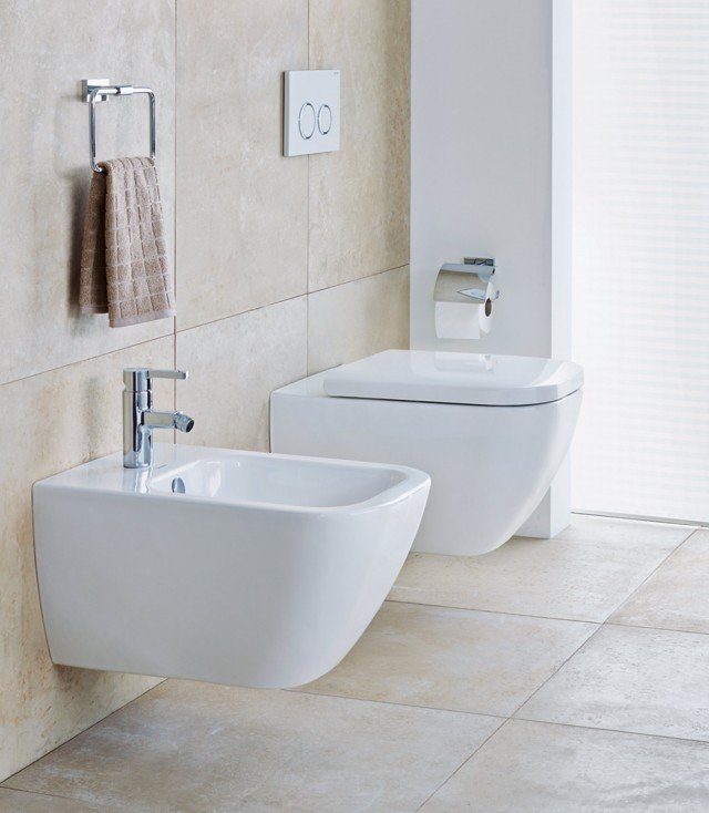 wc e bidet rettangolari sospesi Happy D.2 di Duravit in ceramica sanitaria bianca a filo muro wc e bidet rettangolari sospesi Happy D.2 di Duravit in ceramica sanitaria bianca a filo muro