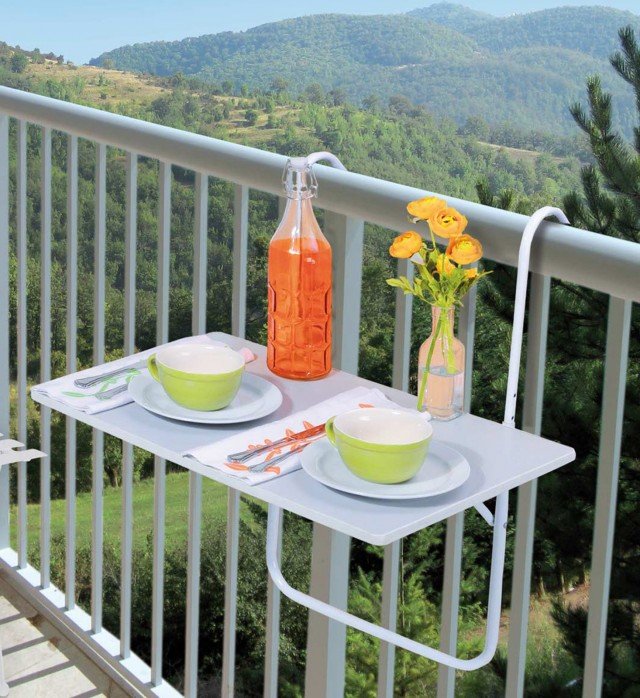 Il tavolino pieghevole da balcone Panorama di Maiuguali permette di sfruttare al meglio lo spazio a disposizione, anche se poco: basta agganciarlo alla ringhiera e il gioco è fatto! È interamente realizzato in metallo con un rivestimento per esterni. Misura L 60 x P 40 x H 48 cm. Prezzo 30 euro. HYPERLINK "http://www.maiuguali.it" www.maiuguali.it Il tavolino pieghevole da balcone Panorama di Maiuguali permette di sfruttare al meglio lo spazio a disposizione, anche se poco: basta agganciarlo alla ringhiera e il gioco è fatto! È interamente realizzato in metallo con un rivestimento per esterni. Misura L 60 x P 40 x H 48 cm. Prezzo 30 euro. HYPERLINK "http://www.maiuguali.it" www.maiuguali.it