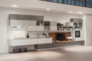 cucina con ante in vetro liscio grigio Tetrix di Scavolini cucina con ante in vetro liscio grigio Tetrix di Scavolini