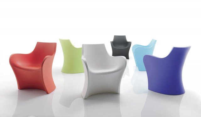 Woopy di B-design è una poltroncina disegnata da Karim Rashid ed è realizzata in un unico pezzo in polietilene stampato da scegliere fra sette varianti di colore; la linea avvolgente la rende molto comoda. Misura L 76,3 x P 64 x H 85,2 cm. Prezzo 312 euro. www.b-line.it Woopy di B-design è una poltroncina disegnata da Karim Rashid ed è realizzata in un unico pezzo in polietilene stampato da scegliere fra sette varianti di colore; la linea avvolgente la rende molto comoda. Misura L 76,3 x P 64 x H 85,2 cm. Prezzo 312 euro. www.b-line.it