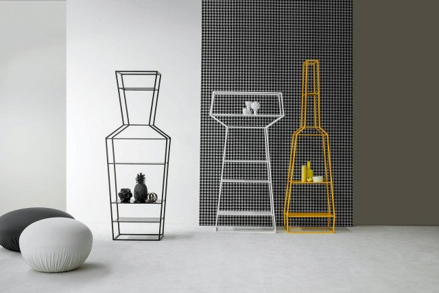 L’estrema essenzialità è il punto di forza del sistema di piani d’appoggio April, May, June progettati da Gino Carollo per Bonaldo e realizzati con tondino metallico verniciato nei colori (ovviamente) primari bianco, nero, giallo, rosso, verde. Da accostare tra loro per originali effetti grafici. Misure: April L 62 x P 38 x H 210, May L 93 x P 38 x H 170, June L 71 x P 38 x H 190. www.bonaldo.it L’estrema essenzialità è il punto di forza del sistema di piani d’appoggio April, May, June progettati da Gino Carollo per Bonaldo e realizzati con tondino metallico verniciato nei colori (ovviamente) primari bianco, nero, giallo, rosso, verde. Da accostare tra loro per originali effetti grafici. Misure: April L 62 x P 38 x H 210, May L 93 x P 38 x H 170, June L 71 x P 38 x H 190. www.bonaldo.it