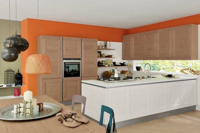 Dialogo Shellsystem di Veneta Cucine è caratterizzata da solide ante in legno con una modanatura superiore e inferiore, impreziosite da una finitura rovere vecchio che trasforma l’irregolarità in un valore, alternate ad altre laccate bianco. L’apertura avviene per mezzo della struttura ShellSystem che permette di evitare la presenza di maniglie. Un modulo base in legno misura L 60 x P 57 x H 90,4 cm, prezzo 304 euro. www.venetacucine.it Dialogo Shellsystem di Veneta Cucine è caratterizzata da solide ante in legno con una modanatura superiore e inferiore, impreziosite da una finitura rovere vecchio che trasforma l’irregolarità in un valore, alternate ad altre laccate bianco. L’apertura avviene per mezzo della struttura ShellSystem che permette di evitare la presenza di maniglie. Un modulo base in legno misura L 60 x P 57 x H 90,4 cm, prezzo 304 euro. www.venetacucine.it