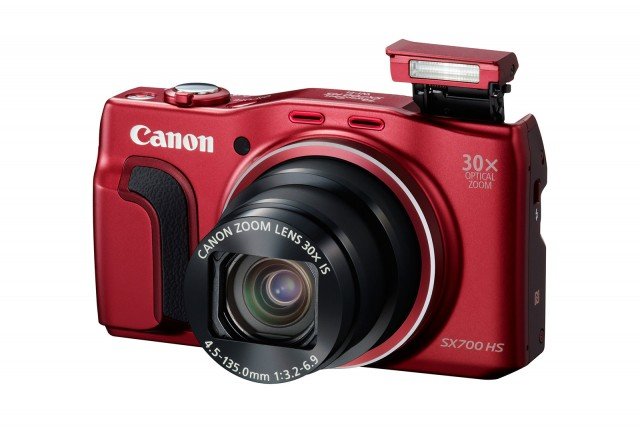 La fotocamera PowerShot SX700 HS di Canon funziona anche come telecamera e ha connessione wi-fi che consente la connessione a smartphone o tablet per condividere gli scatti sui social network preferiti. Ha zoom ottico 30x e obiettivo di precisione ultra-grandangolare da 25 mm che consente immagini panoramiche. I video sono in Full HD e memorizzati in formato MP4, possono essere immediatamente rivisti su dispositivi diversi. Prezzo 365 euro. www.canon.it La fotocamera PowerShot SX700 HS di Canon funziona anche come telecamera e ha connessione wi-fi che consente la connessione a smartphone o tablet per condividere gli scatti sui social network preferiti. Ha zoom ottico 30x e obiettivo di precisione ultra-grandangolare da 25 mm che consente immagini panoramiche. I video sono in Full HD e memorizzati in formato MP4, possono essere immediatamente rivisti su dispositivi diversi. Prezzo 365 euro. www.canon.it
