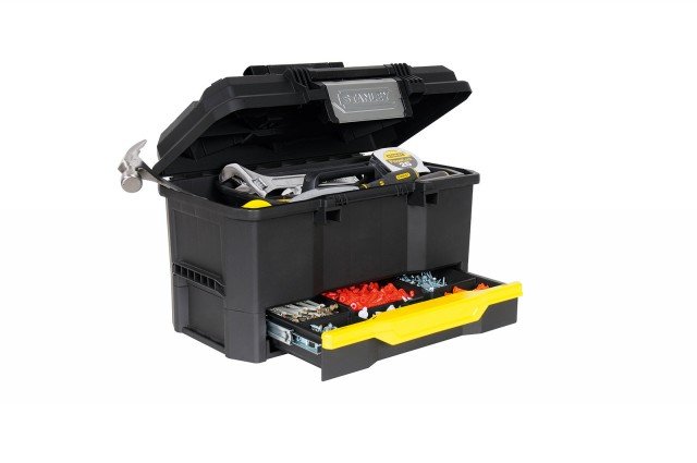 La cassetta portautensili 19” One Touch di Stanley con un comodo sistema di apertura/chiusura senza cerniere è completa di vaschetta per minuteria e ha l’impugnatura rivestita in gomma. Una scanalatura a V nel coperchio serve come appoggio per le operazioni di taglio. Misura L 48,1 x P 27,9 x H 28,7 cm. Prezzo 35 euro. www.stanley.it La cassetta portautensili 19” One Touch di Stanley con un comodo sistema di apertura/chiusura senza cerniere è completa di vaschetta per minuteria e ha l’impugnatura rivestita in gomma. Una scanalatura a V nel coperchio serve come appoggio per le operazioni di taglio. Misura L 48,1 x P 27,9 x H 28,7 cm. Prezzo 35 euro. www.stanley.it
