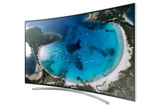 3D e fornito con due occhiali, il tv Led H8000 di Samsung permette di avere immagini ancora più realistiche e una visione più avvolgente grazie alla curvatura dello schermo e alla tecnologia Full HD che offrono un campo visivo più ampio e un effetto panoramico. Smart tv, ha funzione che suggerisce cosa guardare in base alle proprie abitudini e preferenze. E’ disponibile da 48 pollici, 55 pollici e 65 pollici. Prezzo da 1.999 euro. www.samsung.it 3D e fornito con due occhiali, il tv Led H8000 di Samsung permette di avere immagini ancora più realistiche e una visione più avvolgente grazie alla curvatura dello schermo e alla tecnologia Full HD che offrono un campo visivo più ampio e un effetto panoramico. Smart tv, ha funzione che suggerisce cosa guardare in base alle proprie abitudini e preferenze. E’ disponibile da 48 pollici, 55 pollici e 65 pollici. Prezzo da 1.999 euro. www.samsung.it