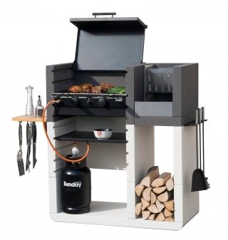Il barbecue con braciere laterale per la cottura a gas, legna e carbonella Sunday One Plus di Sunday ha struttura in granulato di marmo in bianco Carrara e focolare in granulato di marmo grigio. E’ equipaggiato di serie con grill a due fuochi, griglia biologica in acciaio inox e braciere smaltato con funzione raccogli grassi per la cottura a gas e porta carbonella. Misura L 105,5 x P 49 x H 119,5 cm. Prezzo 780 euro - www.sundaygrill.com Il barbecue con braciere laterale per la cottura a gas, legna e carbonella Sunday One Plus di Sunday ha struttura in granulato di marmo in bianco Carrara e focolare in granulato di marmo grigio. E’ equipaggiato di serie con grill a due fuochi, griglia biologica in acciaio inox e braciere smaltato con funzione raccogli grassi per la cottura a gas e porta carbonella. Misura L 105,5 x P 49 x H 119,5 cm. Prezzo 780 euro - www.sundaygrill.com