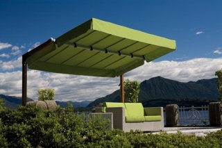Miami di Fim è una tenda da sole autoportante inclinabile per permettere una maggiore ombra Miami di Fim è una tenda da sole autoportante inclinabile per permettere una maggiore ombra