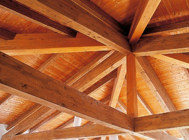struttura del tetto di Pircher con travi in legno lamellare struttura del tetto di Pircher con travi in legno lamellare
