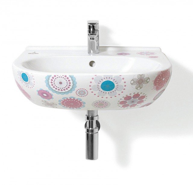 In porcellana per sanitari, il lavabo O.Novo Style di Villeroy & Boch finemente decorato si fissa a parete. La forma ovale lo rende particolarmente pratico, perché è compatto eppure risulta capiente. Misura L 60 x P 49 cm e, Iva esclusa, prezzo 328 euro www.villeroy-boch.com In porcellana per sanitari, il lavabo O.Novo Style di Villeroy & Boch finemente decorato si fissa a parete. La forma ovale lo rende particolarmente pratico, perché è compatto eppure risulta capiente. Misura L 60 x P 49 cm e, Iva esclusa, prezzo 328 euro www.villeroy-boch.com