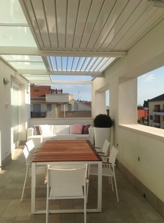 Sistema di copertura a lamelle orientabili Waterproof Sistema di copertura a lamelle orientabili Waterproof