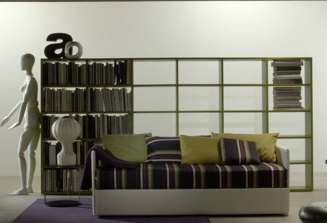Tazebao di Lema è un comodo letto tessile con rete in doghe di legno che durante il giorno può essere usato come divanetto per ospitare gli amici. È disponibile anche nella versione a sollevamento con contenitore o con letto estraibile a movimento sincronizzato. Misura L 210 x P 96 x H 70 cm. Prezzo 1.099 euro. www.lemamobili.it Tazebao di Lema è un comodo letto tessile con rete in doghe di legno che durante il giorno può essere usato come divanetto per ospitare gli amici. È disponibile anche nella versione a sollevamento con contenitore o con letto estraibile a movimento sincronizzato. Misura L 210 x P 96 x H 70 cm. Prezzo 1.099 euro. www.lemamobili.it