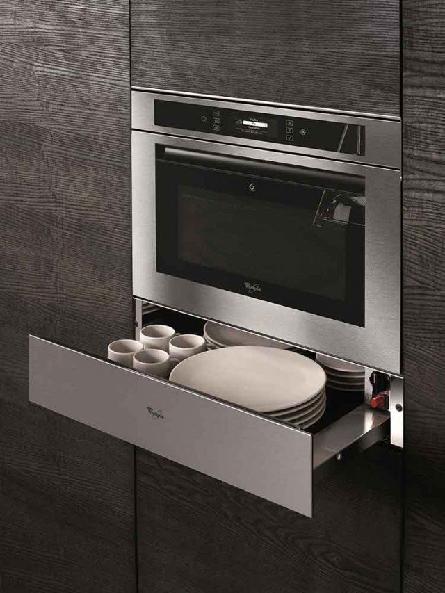 <br />Il forno a microonde da incasso Perfect Chef Genius AMW 848 IXL di Whirlpool, con comandi touch control, è completo delle funzioni Crisp®, microonde, grill, cottura tradizionale ventilata e vapore. La tecnologia 6° senso imposta tempo e potenza ideali per garantire risultati nel minor tempo e con minimi consumi energetici. Misura L 59,5 x P 51 x H 45,5 cm. <strong>www.whirlpool.it</strong> <br />Il forno a microonde da incasso Perfect Chef Genius AMW 848 IXL di Whirlpool, con comandi touch control, è completo delle funzioni Crisp®, microonde, grill, cottura tradizionale ventilata e vapore. La tecnologia 6° senso imposta tempo e potenza ideali per garantire risultati nel minor tempo e con minimi consumi energetici. Misura L 59,5 x P 51 x H 45,5 cm. <strong>www.whirlpool.it</strong>