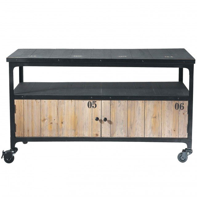 Listelli di pallet in abete riciclato sono abbinati a metallo tinto nero opaco, creando un perfetto connubio tra stile raw e aspetto industriale. Docks di Maisons du Monde fa parte di un’ampia collezione che comprende anche cassettiera, mobile porta CD, libreria, comodino e tavolo da pranzo. Misura L 110 x P 50
x H 64 cm. Prezzo: 129,90 euro www.maisonsdumonde.com/IT Listelli di pallet in abete riciclato sono abbinati a metallo tinto nero opaco, creando un perfetto connubio tra stile raw e aspetto industriale. Docks di Maisons du Monde fa parte di un’ampia collezione che comprende anche cassettiera, mobile porta CD, libreria, comodino e tavolo da pranzo. Misura L 110 x P 50
x H 64 cm. Prezzo: 129,90 euro www.maisonsdumonde.com/IT