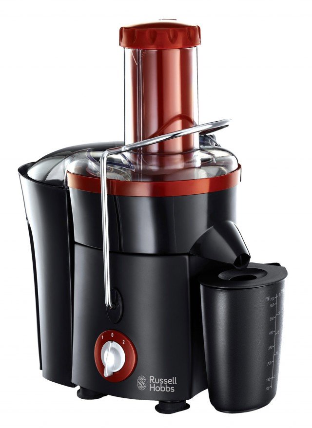 La centrifuga Desire di Russel Hobbs permette di mixare tanti ingredienti diversi, per poter realizzare dei centrifugati buoni e salutari. Ha due velocità di funzionamento per la frutta molle o dura, un tubo di inserimento largo 75 mm per lavorare gli ingredienti senza doverli tagliare, un contenitore per la polpa da 2 litri e una caraffa da 750 ml. Dotata di controllo automatico della velocità, ha una lama removibile in acciaio inox, blocco di sicurezza, potenza da 550 watt. Prezzo 80 euro. www.russellhobbs.it La centrifuga Desire di Russel Hobbs permette di mixare tanti ingredienti diversi, per poter realizzare dei centrifugati buoni e salutari. Ha due velocità di funzionamento per la frutta molle o dura, un tubo di inserimento largo 75 mm per lavorare gli ingredienti senza doverli tagliare, un contenitore per la polpa da 2 litri e una caraffa da 750 ml. Dotata di controllo automatico della velocità, ha una lama removibile in acciaio inox, blocco di sicurezza, potenza da 550 watt. Prezzo 80 euro. www.russellhobbs.it