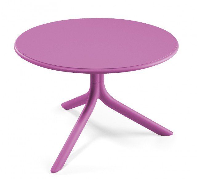 Resistente Fiber-glass per Spritz mini di Nardi, il tavolino d’appoggio che non richiede manutenzione ed è facile da sistemare: ha il piano rotondo sorretto da tre gambe. È dotato di un solo incastro che lo rende facile da montare e smontare; si può scegliere tra dieci allegre varianti di colore che si mantengono inalterate nel tempo. Misura Ø 60,5 x H 40 cm. Prezzo 62,59 euro. www.nardigarden.com Resistente Fiber-glass per Spritz mini di Nardi, il tavolino d’appoggio che non richiede manutenzione ed è facile da sistemare: ha il piano rotondo sorretto da tre gambe. È dotato di un solo incastro che lo rende facile da montare e smontare; si può scegliere tra dieci allegre varianti di colore che si mantengono inalterate nel tempo. Misura Ø 60,5 x H 40 cm. Prezzo 62,59 euro. www.nardigarden.com