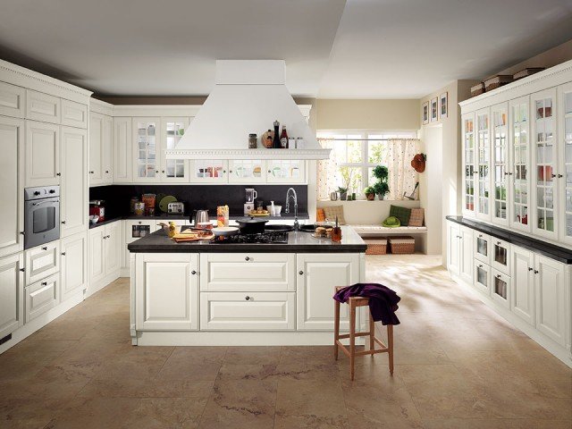 cucina in rovere massello con finitura laccato bianco assoluto Baltimora di Scavolini cucina in rovere massello con finitura laccato bianco assoluto Baltimora di Scavolini