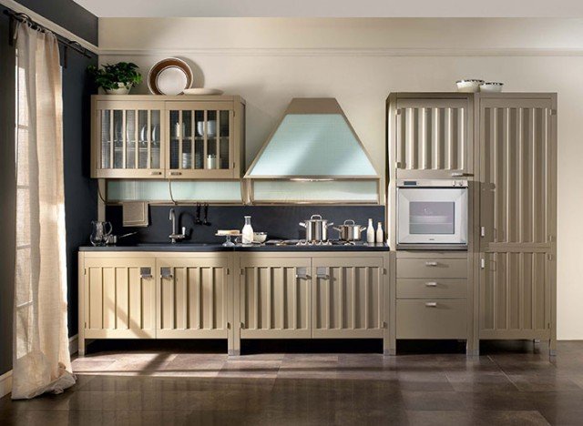 cucina Sassi Neri di Cantori formata da blocchi free-standing su misura cucina Sassi Neri di Cantori formata da blocchi free-standing su misura