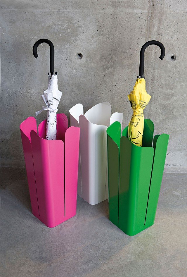 Disponibile in quattro colori, Petalì di Creativando è in metallo verniciato bianco, fucsia, verde e bianco. Misura L 22x P 22 x H 54 cm. Prezzo 111 euro. www.creativando.nu. Disponibile in quattro colori, Petalì di Creativando è in metallo verniciato bianco, fucsia, verde e bianco. Misura L 22x P 22 x H 54 cm. Prezzo 111 euro. www.creativando.nu.